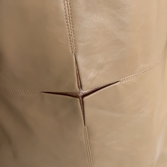 Chanel Leather skirt suit with rose gold detailing - Picture 6 of 10